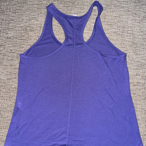Under Armour Athletic Shirt - Picture 6 of 6